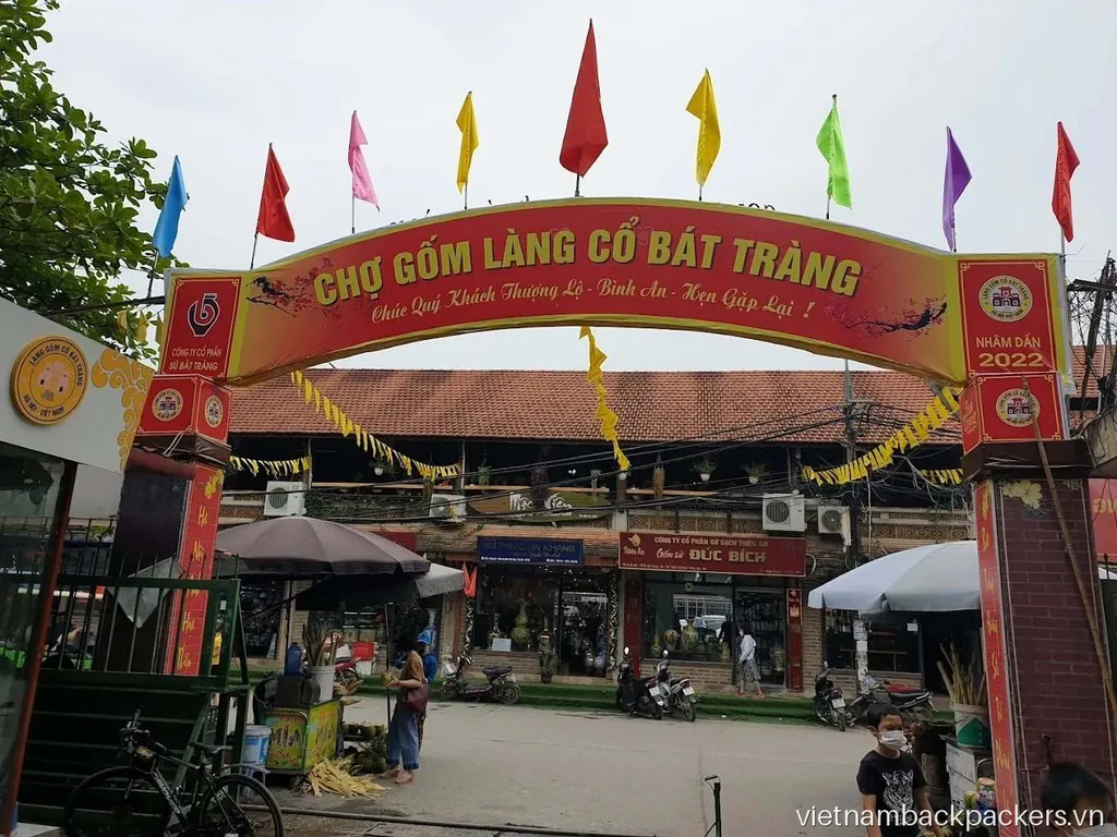 Chợ gốm Bát Tràng