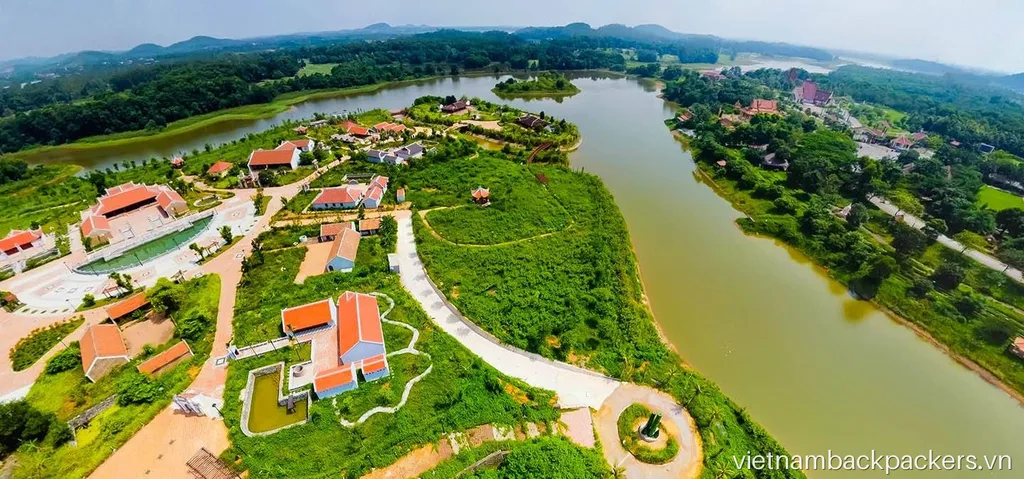 Làng Văn Hóa