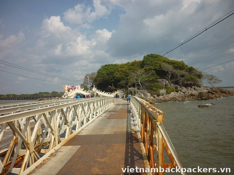 Hòn Đá Bạc