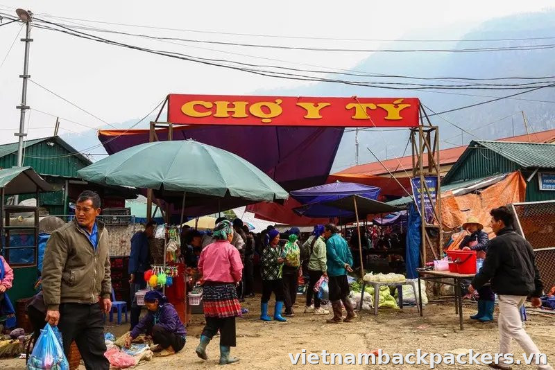 Chợ phiên Y Tý