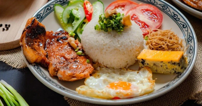 Cơm tấm Sài Gòn: how to order sườn bì chả and enjoy it while backpacking