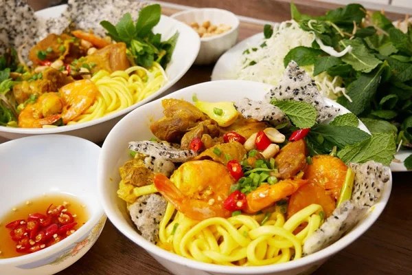 Mì Quảng: vì sao ít nước mà đậm vị và cách thưởng thức món xứ Quảng